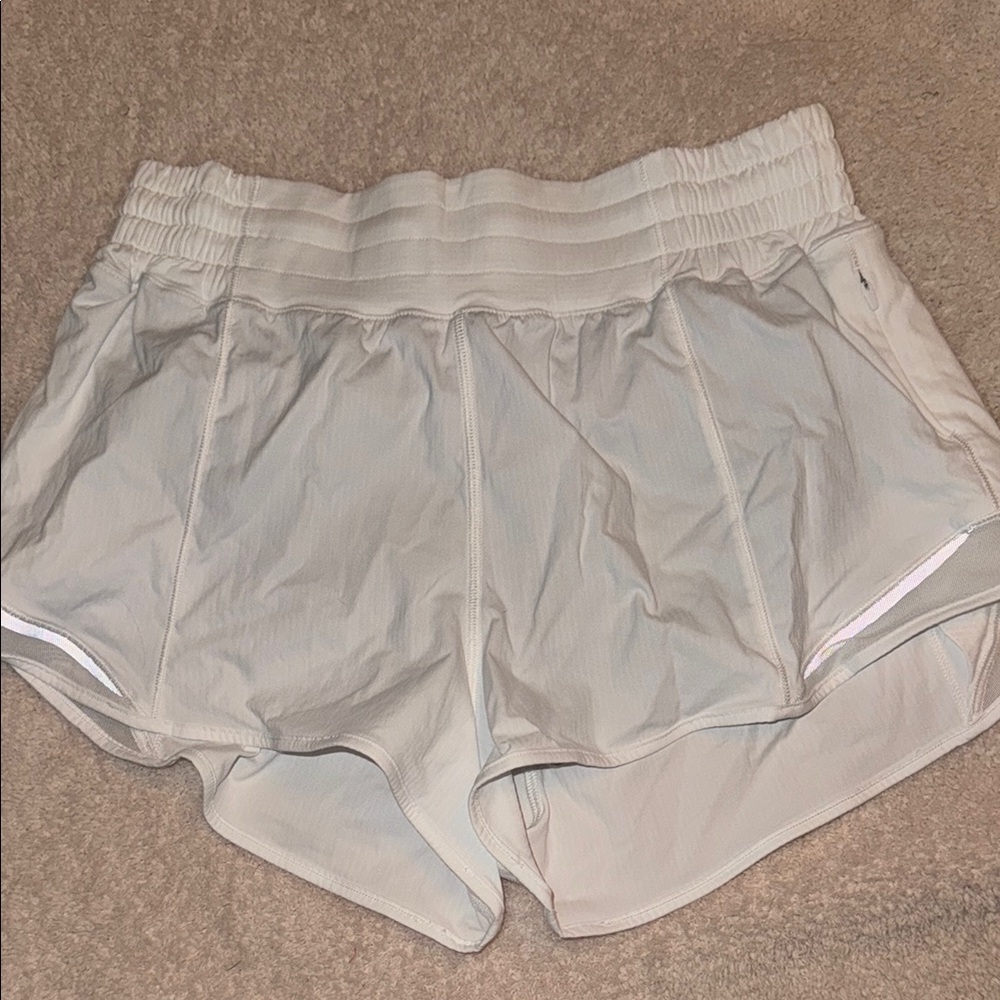 Lululemon Athletica Hotty Hot High Rise 2.5in shorts in white